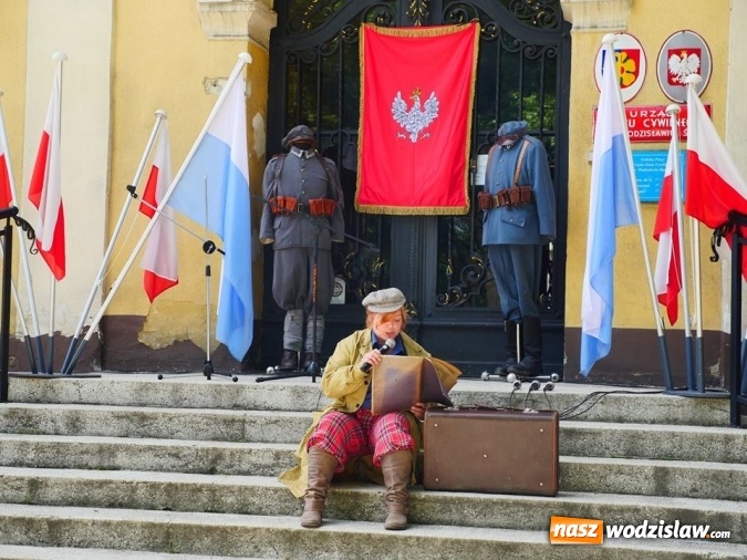 Zdjęcie w galerii na portalu naszwodzislaw.com: Patriotyczne ognisko i zwiedzanie schronu. Obchody 100-lecia Niepodległości w Wodzisławiu Śląskim wiadomości z regionu