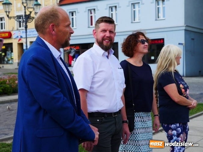 Zdjęcie w galerii na portalu naszwodzislaw.com: Patriotyczne ognisko i zwiedzanie schronu. Obchody 100-lecia Niepodległości w Wodzisławiu Śląskim wiadomości z regionu