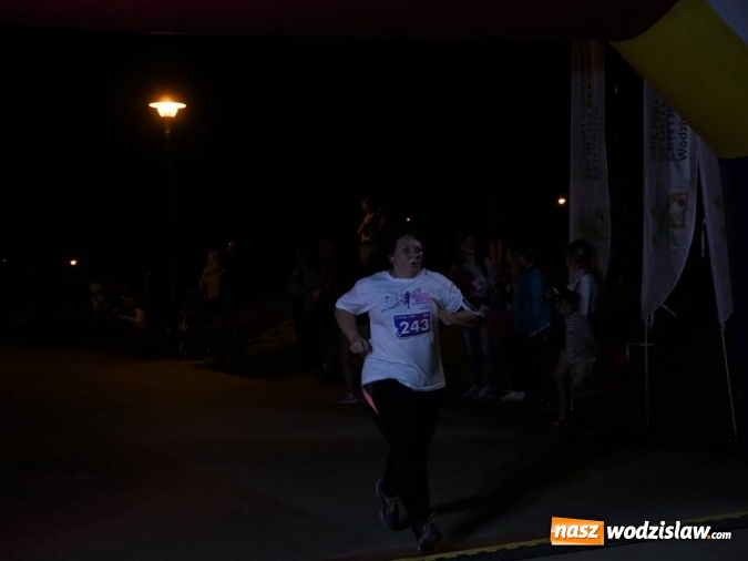 Zdjęcie w galerii na portalu naszwodzislaw.com: Rekordowy IV Nocny Bieg z Gwiazdami. Na starcie ponad 400 uczestników wiadomości z regionu