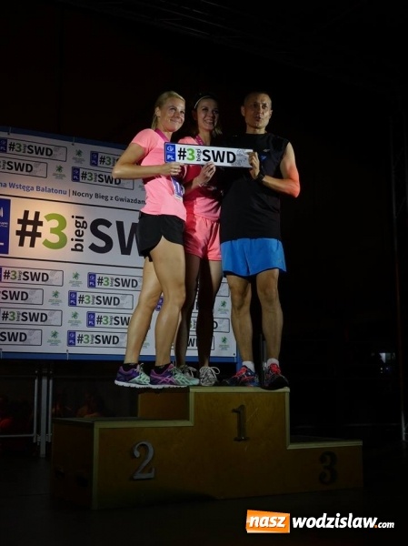 Zdjęcie w galerii na portalu naszwodzislaw.com: Rekordowy IV Nocny Bieg z Gwiazdami. Na starcie ponad 400 uczestników wiadomości z regionu