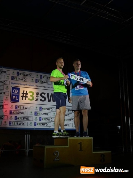 Zdjęcie w galerii na portalu naszwodzislaw.com: Rekordowy IV Nocny Bieg z Gwiazdami. Na starcie ponad 400 uczestników wiadomości z regionu