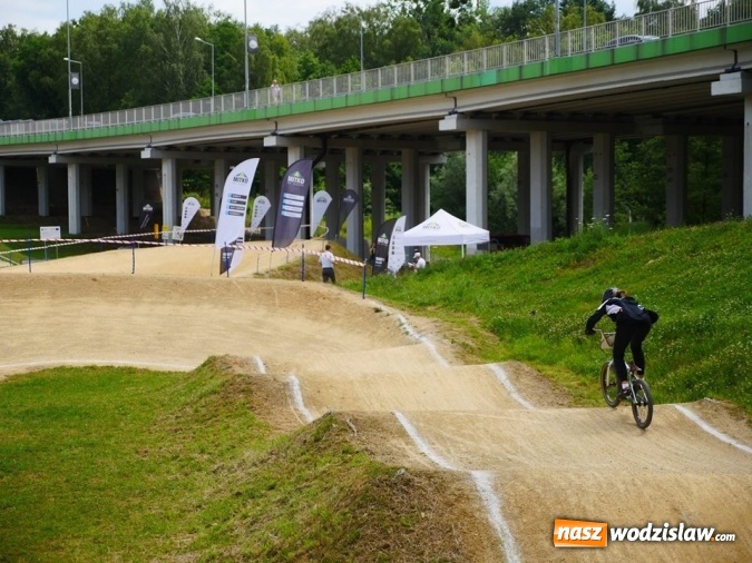Zdjęcie w galerii na portalu naszwodzislaw.com: Ogólnopolskie zawody BMX Racing na Trzech Wzgórzach  wiadomości z regionu