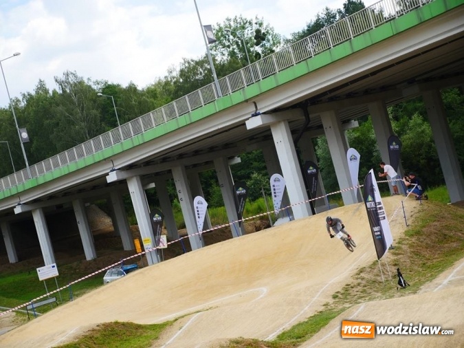 Zdjęcie w galerii na portalu naszwodzislaw.com: Ogólnopolskie zawody BMX Racing na Trzech Wzgórzach  wiadomości z regionu