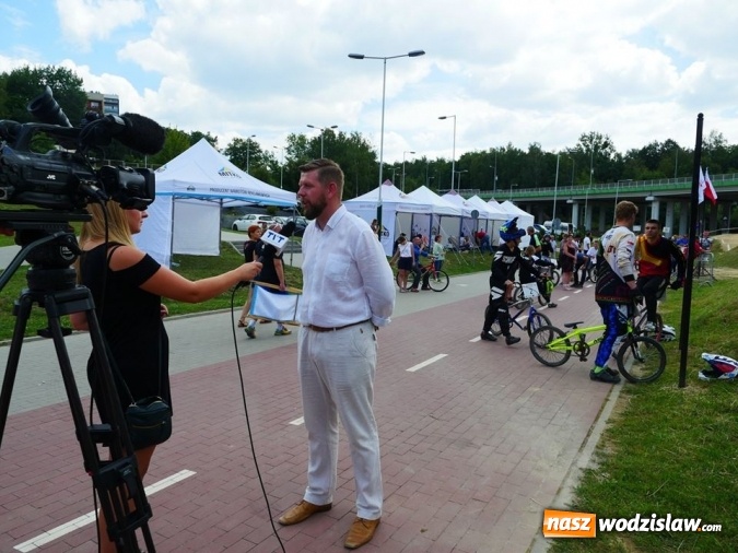 Zdjęcie w galerii na portalu naszwodzislaw.com: Ogólnopolskie zawody BMX Racing na Trzech Wzgórzach  wiadomości z regionu