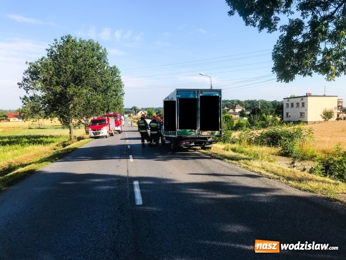 Zdjęcie w galerii na portalu naszwodzislaw.com: Zderzenie alfy romeo i dostawczego iveco DW 933  wiadomości z regionu