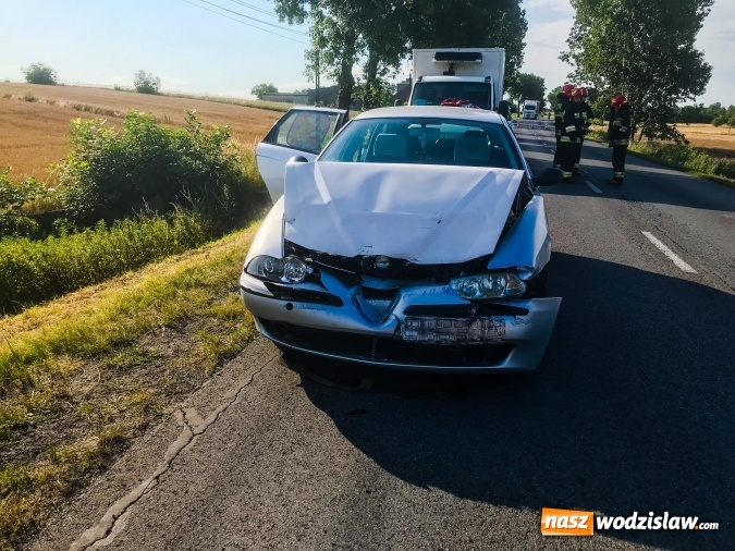 Zdjęcie w galerii na portalu naszwodzislaw.com: Zderzenie alfy romeo i dostawczego iveco DW 933  wiadomości z regionu