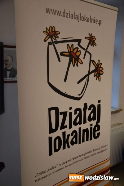 Zdjęcie w galerii na portalu naszwodzislaw.com: Babcie i dziadkowie tworzą album o Rogowie wiadomości z regionu