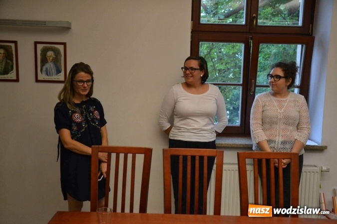 Zdjęcie w galerii na portalu naszwodzislaw.com: Babcie i dziadkowie tworzą album o Rogowie wiadomości z regionu