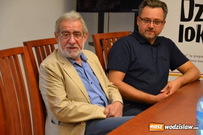 Zdjęcie w galerii na portalu naszwodzislaw.com: Babcie i dziadkowie tworzą album o Rogowie wiadomości z regionu