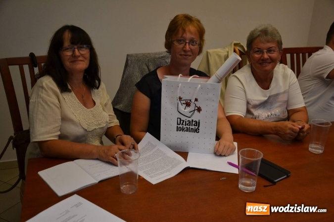Zdjęcie w galerii na portalu naszwodzislaw.com: Babcie i dziadkowie tworzą album o Rogowie wiadomości z regionu