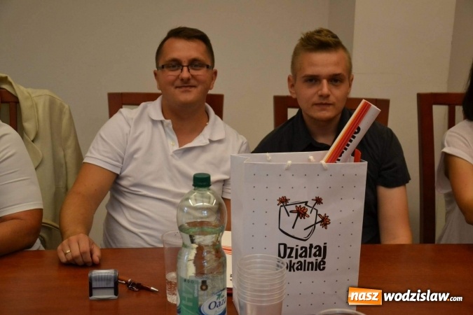Zdjęcie w galerii na portalu naszwodzislaw.com: Babcie i dziadkowie tworzą album o Rogowie wiadomości z regionu