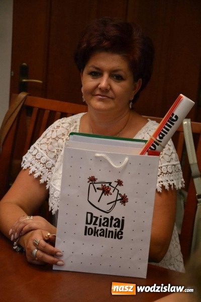 Zdjęcie w galerii na portalu naszwodzislaw.com: Babcie i dziadkowie tworzą album o Rogowie wiadomości z regionu
