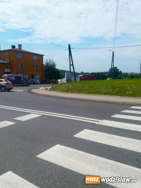 Zdjęcie w galerii na portalu naszwodzislaw.com: Zderzenie seata z transporterem. W jednym z samochodów podróżowało roczne dziecko wiadomości z regionu