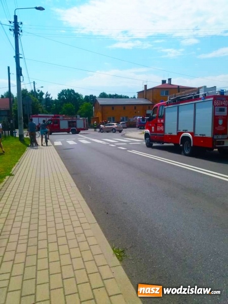 Zdjęcie w galerii na portalu naszwodzislaw.com: Zderzenie seata z transporterem. W jednym z samochodów podróżowało roczne dziecko wiadomości z regionu