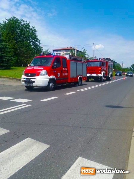 Zdjęcie w galerii na portalu naszwodzislaw.com: Zderzenie seata z transporterem. W jednym z samochodów podróżowało roczne dziecko wiadomości z regionu