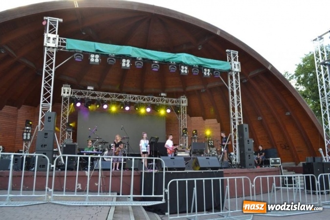 Zdjęcie w galerii na portalu naszwodzislaw.com: Dni Godowa za nami. Gwiazdą imprezy był zespół Bracia  wiadomości z regionu