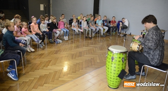 Zdjęcie w galerii na portalu naszwodzislaw.com: Perkusista Marcina Wyrostka na warsztatach w Wodzisławskim Centrum Kultury wiadomości z regionu
