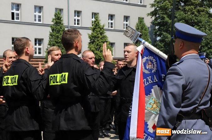 Zdjęcie w galerii na portalu naszwodzislaw.com: Nowo przyjęci policjanci złożyli ślubowanie wiadomości z regionu