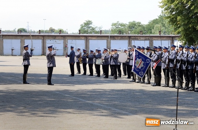 Zdjęcie w galerii na portalu naszwodzislaw.com: Nowo przyjęci policjanci złożyli ślubowanie wiadomości z regionu