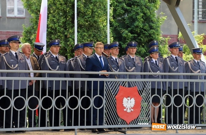 Zdjęcie w galerii na portalu naszwodzislaw.com: Nowo przyjęci policjanci złożyli ślubowanie wiadomości z regionu
