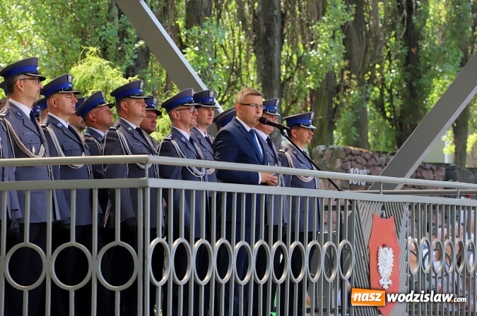 Zdjęcie w galerii na portalu naszwodzislaw.com: Nowo przyjęci policjanci złożyli ślubowanie wiadomości z regionu