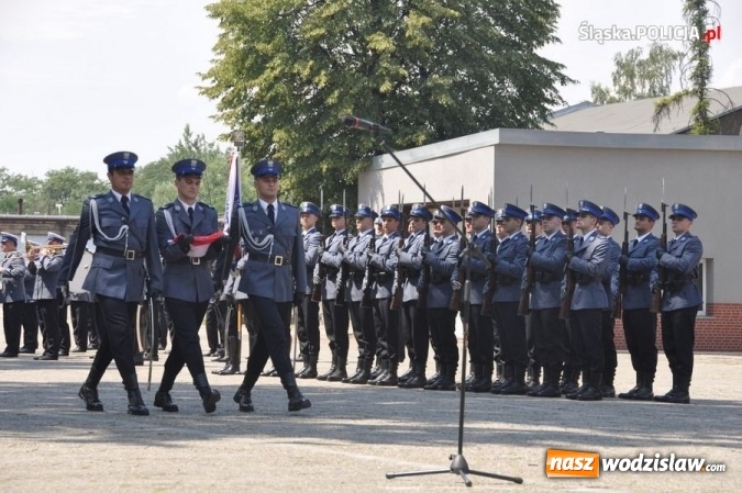 Zdjęcie w galerii na portalu naszwodzislaw.com: Nowo przyjęci policjanci złożyli ślubowanie wiadomości z regionu