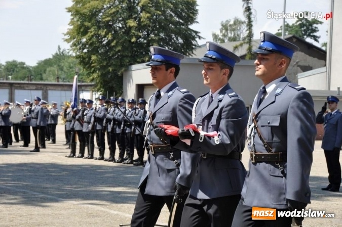 Zdjęcie w galerii na portalu naszwodzislaw.com: Nowo przyjęci policjanci złożyli ślubowanie wiadomości z regionu