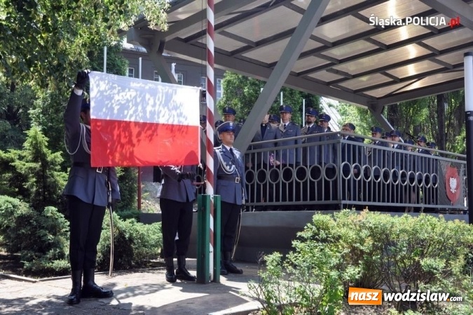 Zdjęcie w galerii na portalu naszwodzislaw.com: Nowo przyjęci policjanci złożyli ślubowanie wiadomości z regionu
