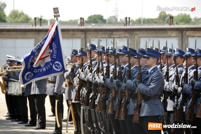 Zdjęcie w galerii na portalu naszwodzislaw.com: Nowo przyjęci policjanci złożyli ślubowanie wiadomości z regionu