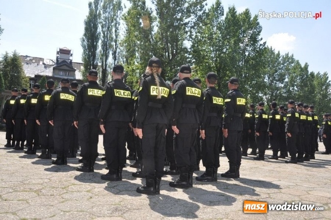 Zdjęcie w galerii na portalu naszwodzislaw.com: Nowo przyjęci policjanci złożyli ślubowanie wiadomości z regionu