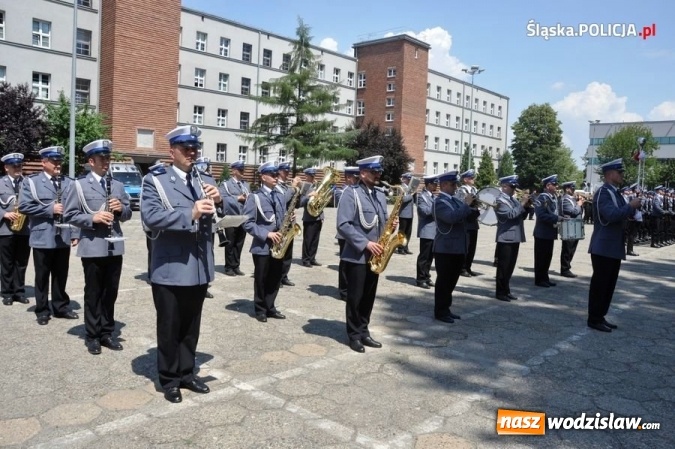 Zdjęcie w galerii na portalu naszwodzislaw.com: Nowo przyjęci policjanci złożyli ślubowanie wiadomości z regionu