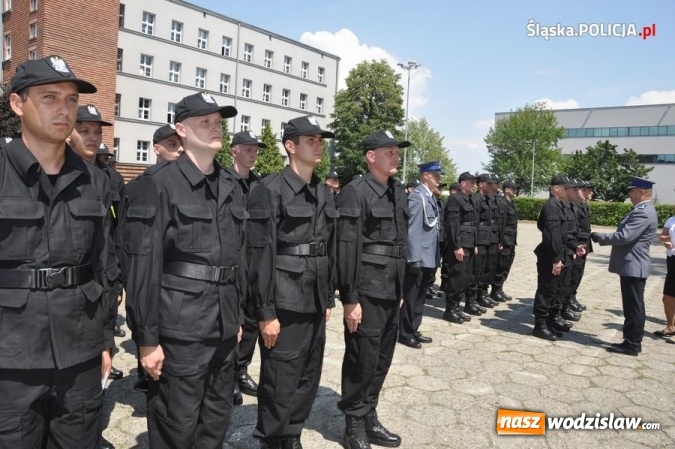 Zdjęcie w galerii na portalu naszwodzislaw.com: Nowo przyjęci policjanci złożyli ślubowanie wiadomości z regionu