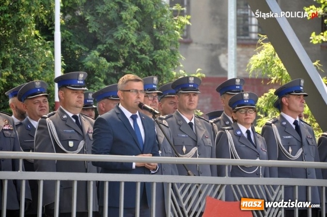 Zdjęcie w galerii na portalu naszwodzislaw.com: Nowo przyjęci policjanci złożyli ślubowanie wiadomości z regionu