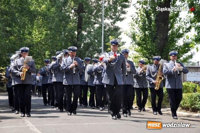 Zdjęcie w galerii na portalu naszwodzislaw.com: Nowo przyjęci policjanci złożyli ślubowanie wiadomości z regionu