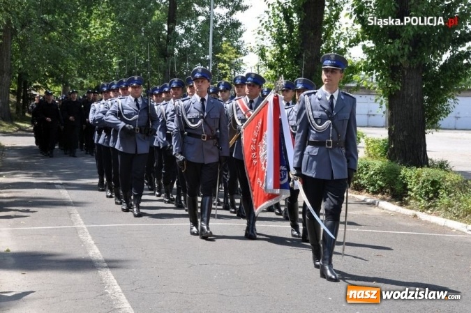 Zdjęcie w galerii na portalu naszwodzislaw.com: Nowo przyjęci policjanci złożyli ślubowanie wiadomości z regionu