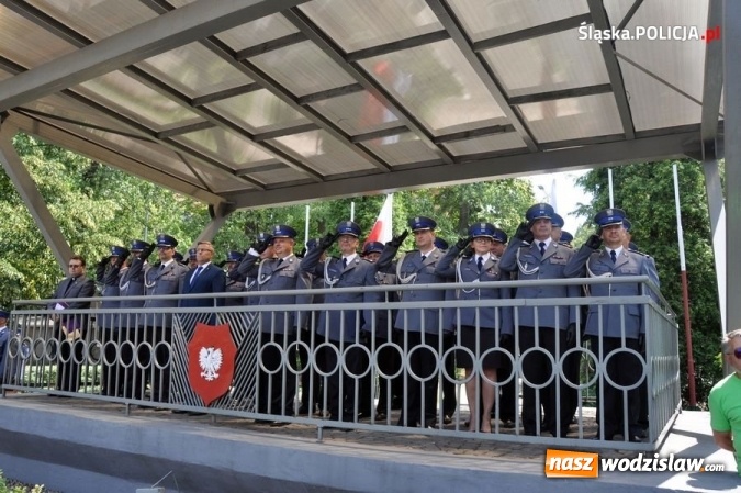 Zdjęcie w galerii na portalu naszwodzislaw.com: Nowo przyjęci policjanci złożyli ślubowanie wiadomości z regionu