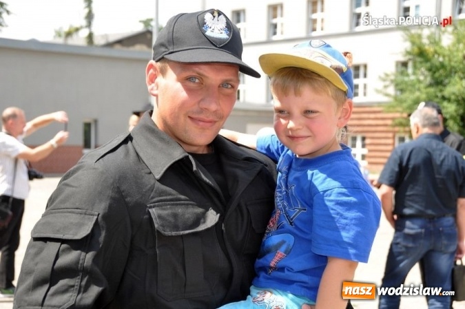 Zdjęcie w galerii na portalu naszwodzislaw.com: Nowo przyjęci policjanci złożyli ślubowanie wiadomości z regionu