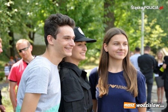 Zdjęcie w galerii na portalu naszwodzislaw.com: Nowo przyjęci policjanci złożyli ślubowanie wiadomości z regionu