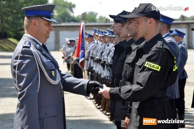 Zdjęcie w galerii na portalu naszwodzislaw.com: Nowo przyjęci policjanci złożyli ślubowanie wiadomości z regionu