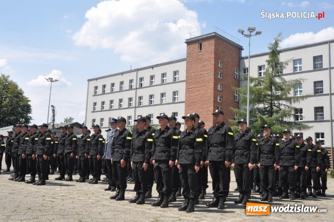 Zdjęcie w galerii na portalu naszwodzislaw.com: Nowo przyjęci policjanci złożyli ślubowanie wiadomości z regionu