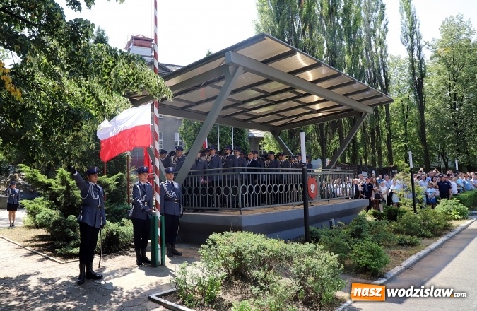 Zdjęcie w galerii na portalu naszwodzislaw.com: Nowo przyjęci policjanci złożyli ślubowanie wiadomości z regionu