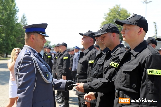 Zdjęcie w galerii na portalu naszwodzislaw.com: Nowo przyjęci policjanci złożyli ślubowanie wiadomości z regionu