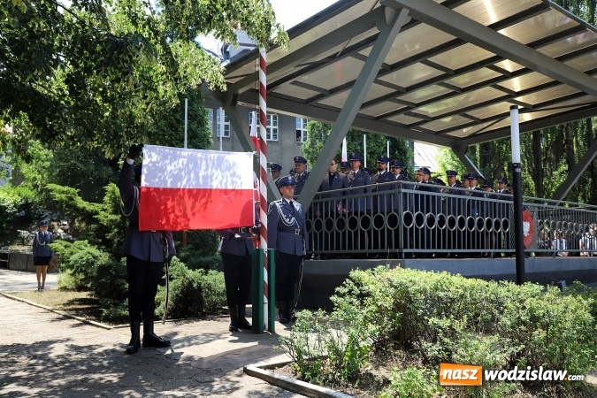 Zdjęcie w galerii na portalu naszwodzislaw.com: Nowo przyjęci policjanci złożyli ślubowanie wiadomości z regionu
