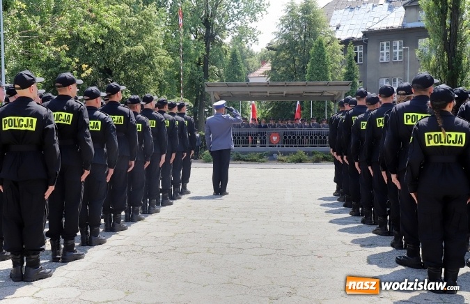 Zdjęcie w galerii na portalu naszwodzislaw.com: Nowo przyjęci policjanci złożyli ślubowanie wiadomości z regionu