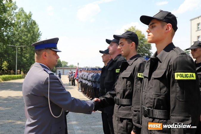 Zdjęcie w galerii na portalu naszwodzislaw.com: Nowo przyjęci policjanci złożyli ślubowanie wiadomości z regionu