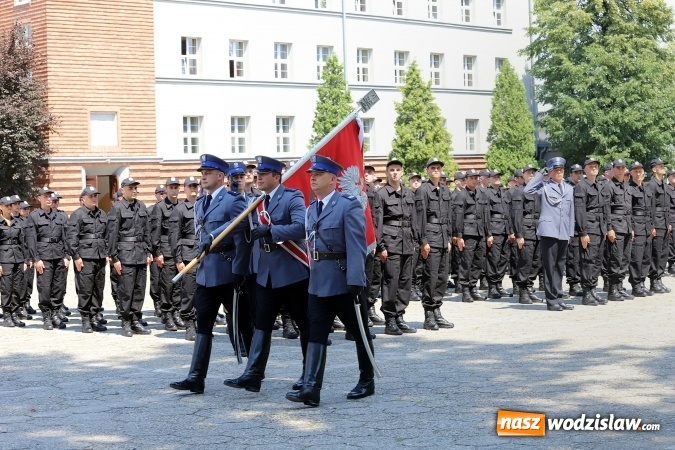 Zdjęcie w galerii na portalu naszwodzislaw.com: Nowo przyjęci policjanci złożyli ślubowanie wiadomości z regionu