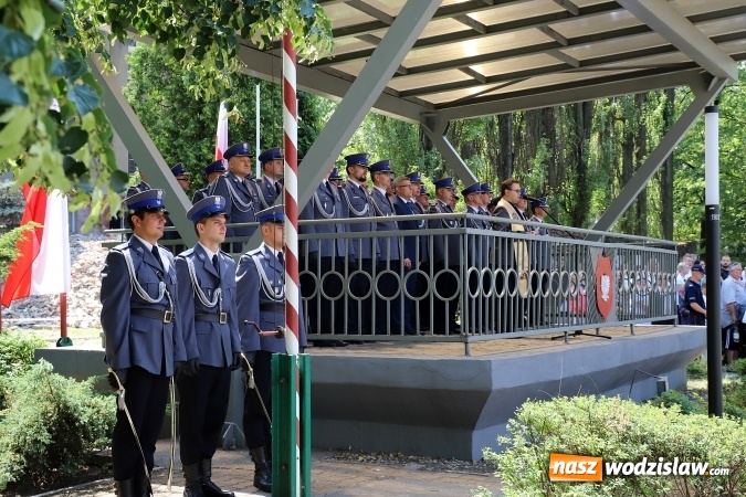 Zdjęcie w galerii na portalu naszwodzislaw.com: Nowo przyjęci policjanci złożyli ślubowanie wiadomości z regionu