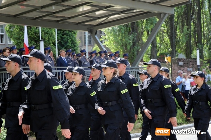 Zdjęcie w galerii na portalu naszwodzislaw.com: Nowo przyjęci policjanci złożyli ślubowanie wiadomości z regionu