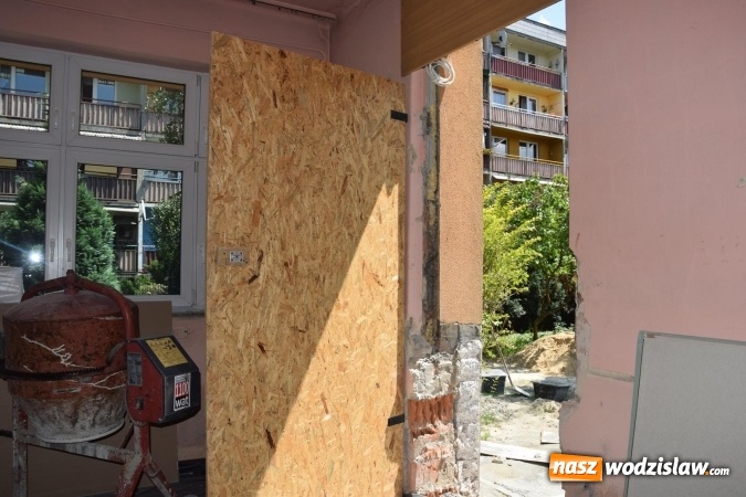 Zdjęcie w galerii na portalu naszwodzislaw.com: Powstanie nowy oddział przedszkolny. Trwa remont placówki w Rydułtowach wiadomości z regionu