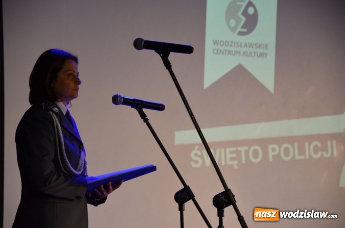 Zdjęcie w galerii na portalu naszwodzislaw.com: Podziękowania, nagrody i awanse, czyli święto powiatowej policji w Wodzisławiu Śląskim  wiadomości z regionu